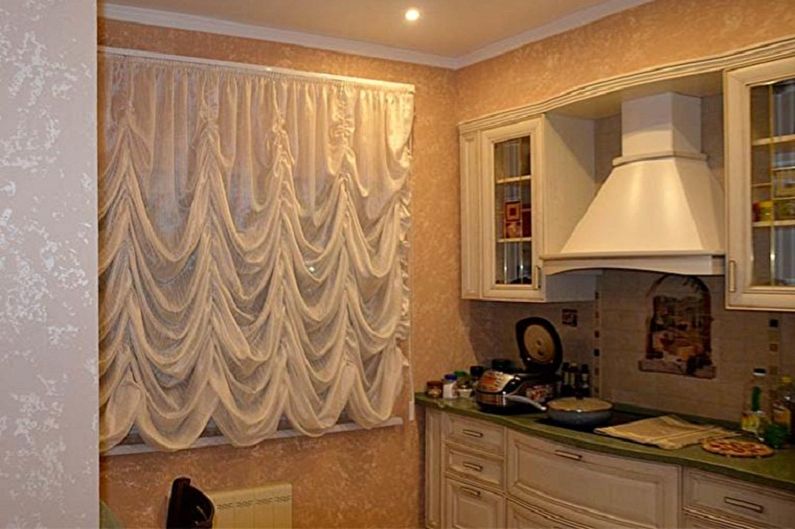 Французские шторы в интерьере кухни