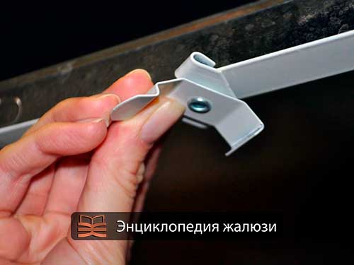 Монтаж вертикальных жалюзи на потолок армстронг